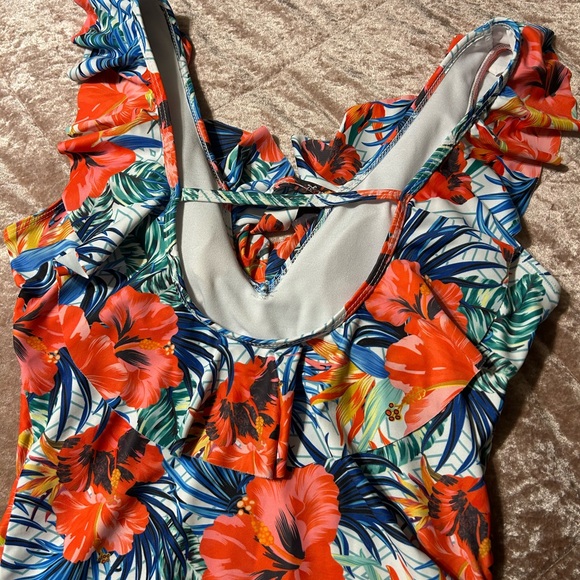 Floral Ruffle One-Piece Swimsuit - Picture 6 of 8